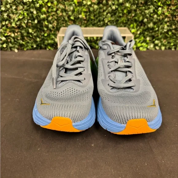 Hoka Arahi 7 - M8